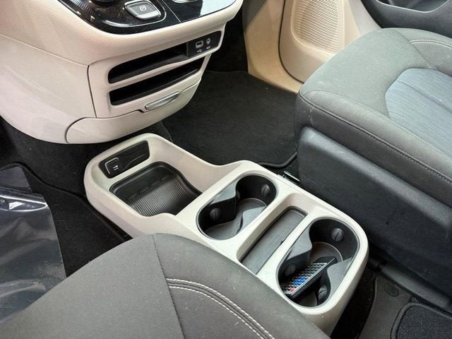 2020 Chrysler Voyager LX