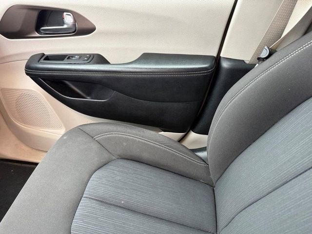 2020 Chrysler Voyager LX