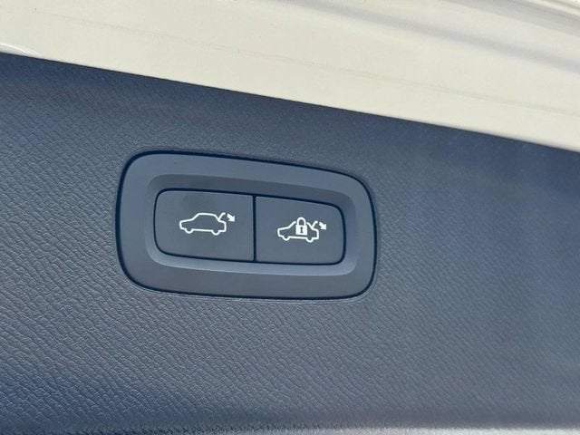 2024 Volvo XC90 Ultimate Bright Theme