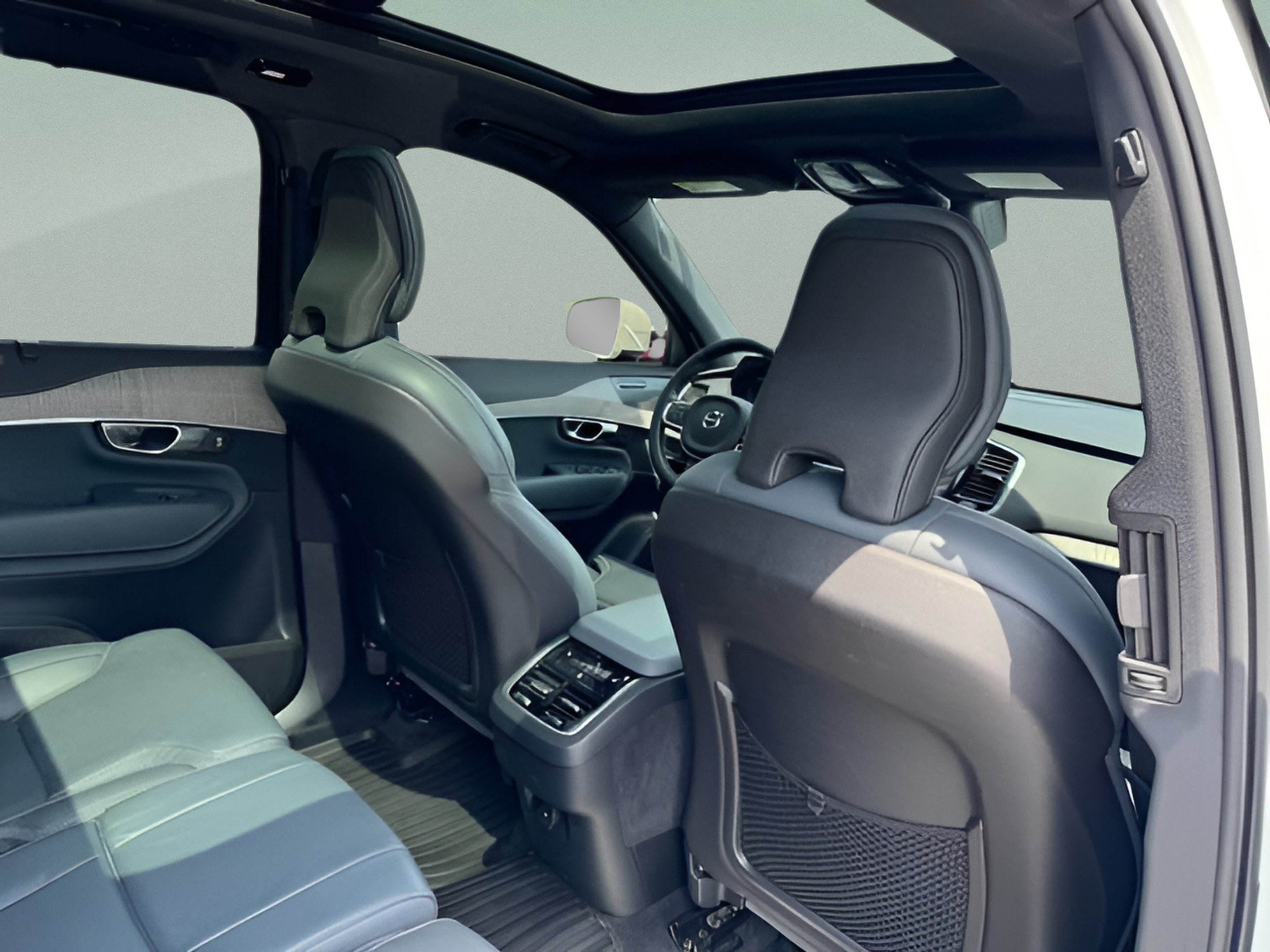2024 Volvo XC90 Ultimate Bright Theme