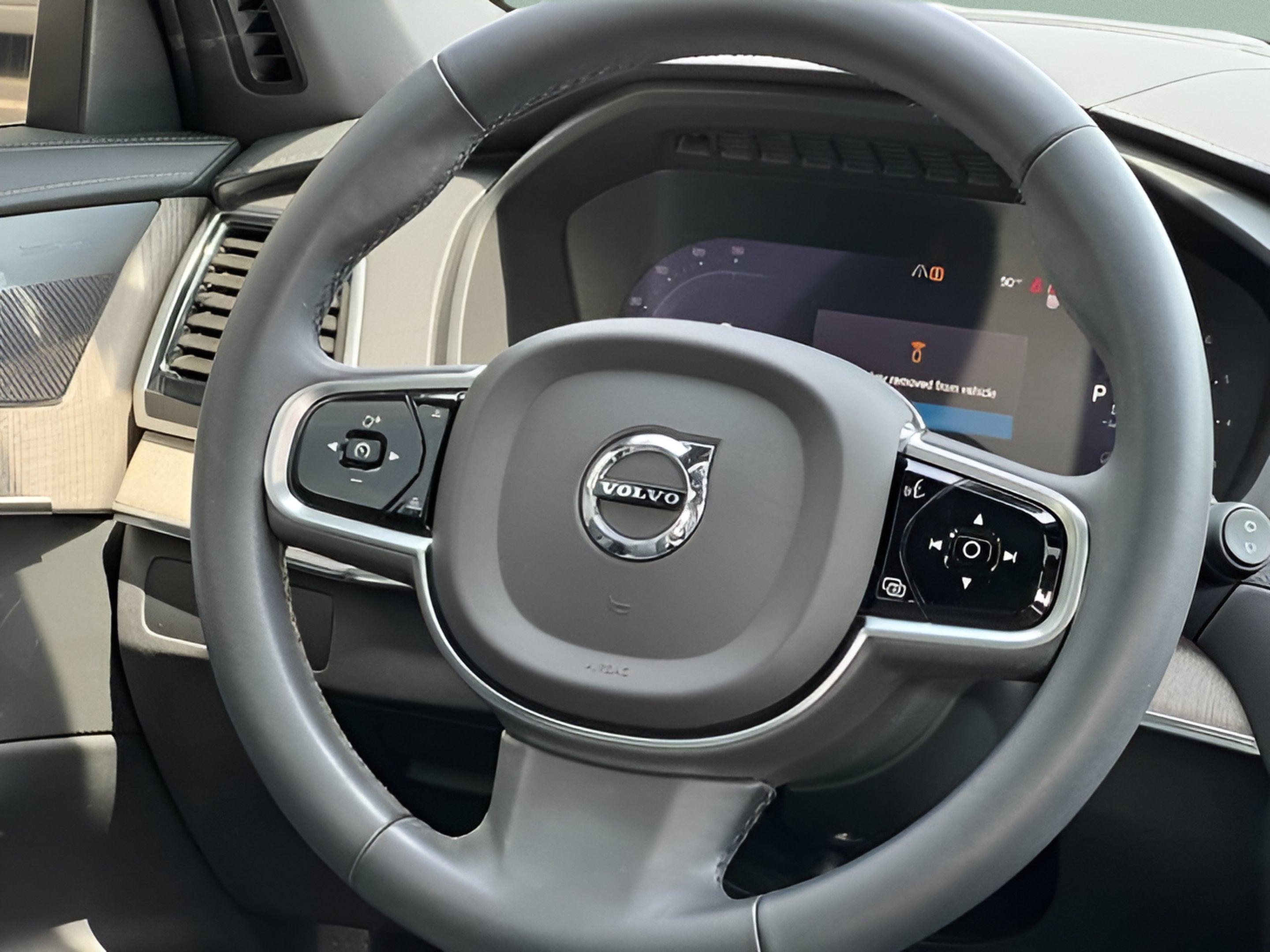 2024 Volvo XC90 Ultimate Bright Theme