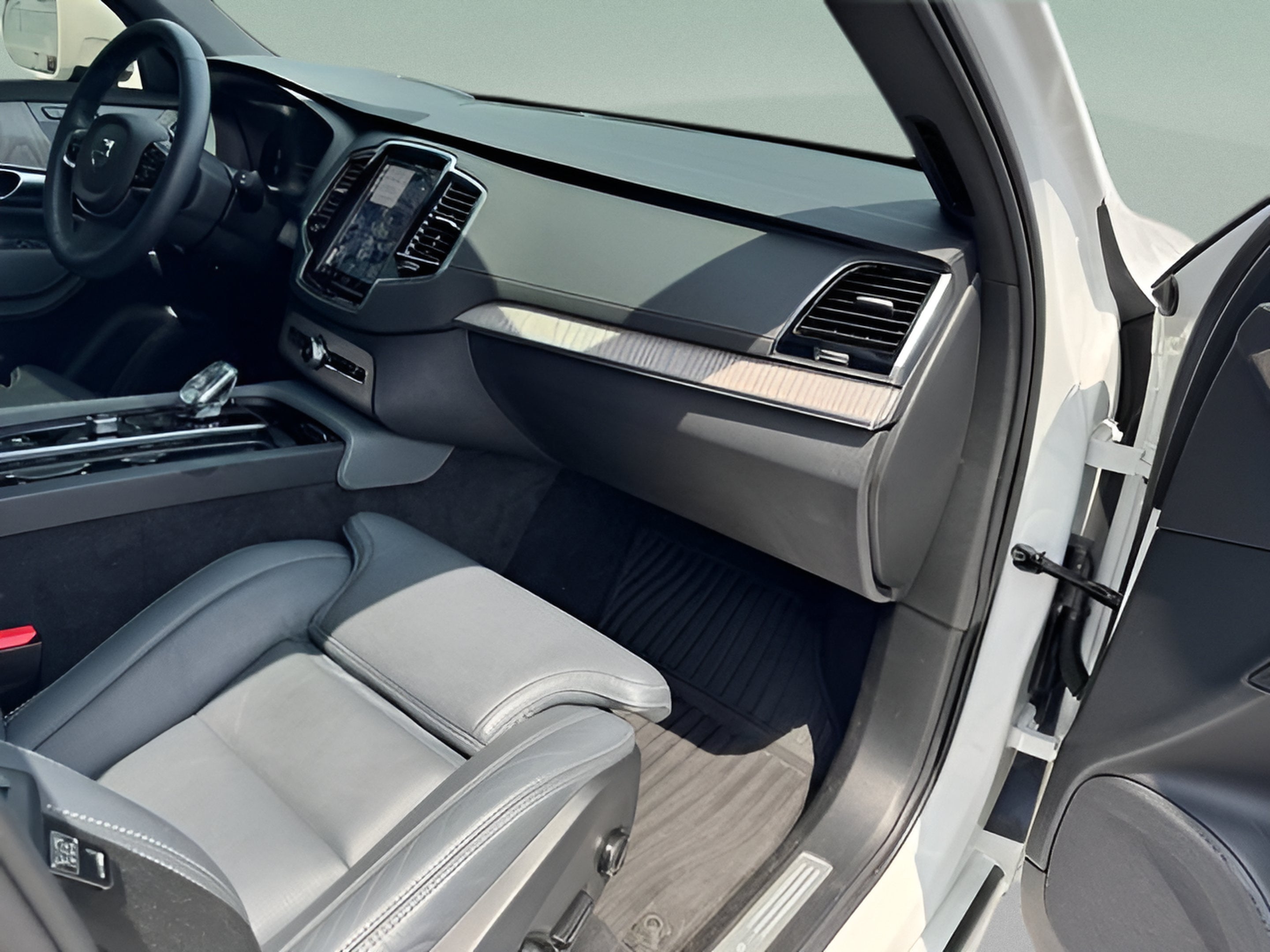 2024 Volvo XC90 Ultimate Bright Theme