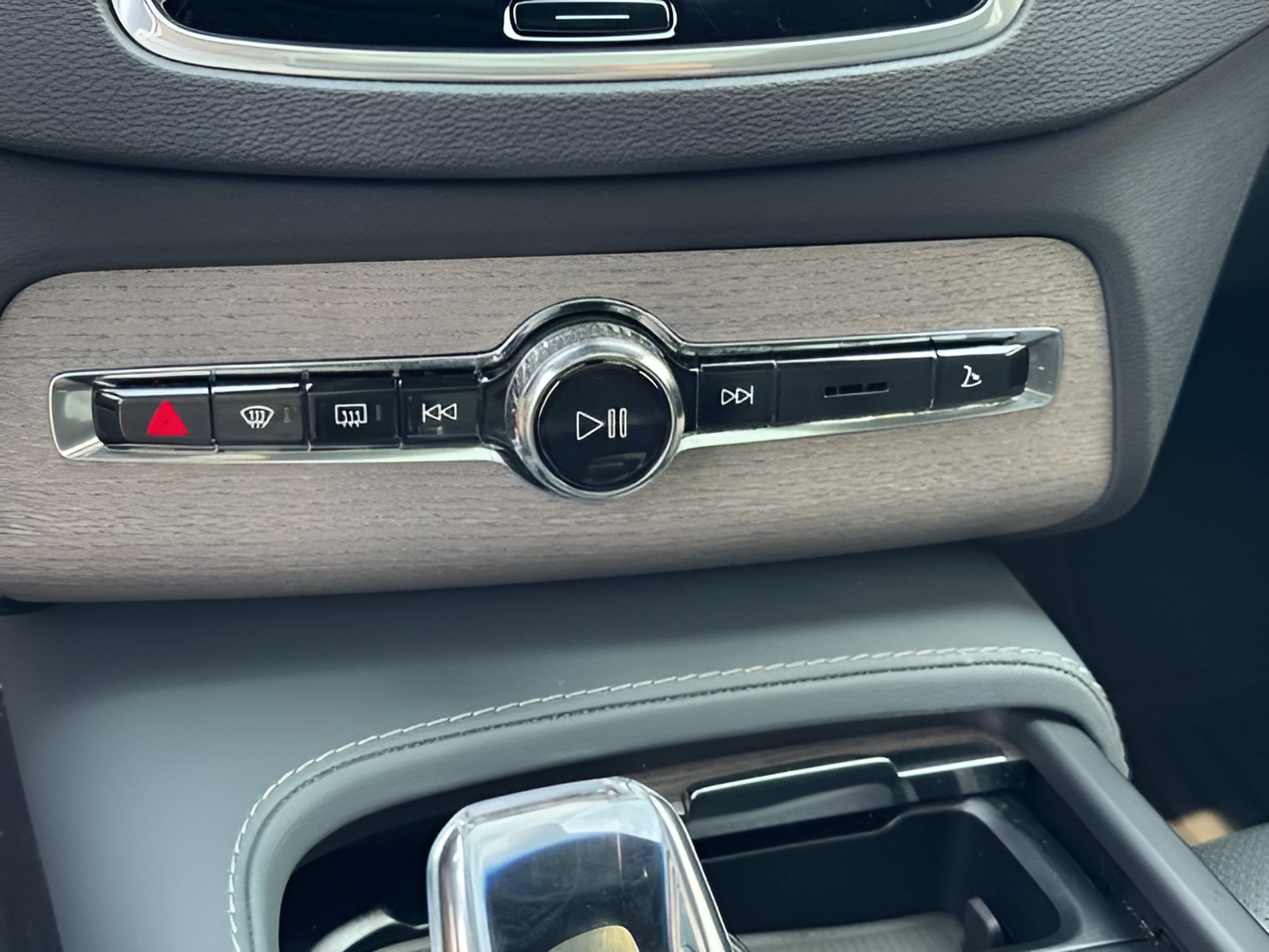 2024 Volvo XC90 Ultimate Bright Theme