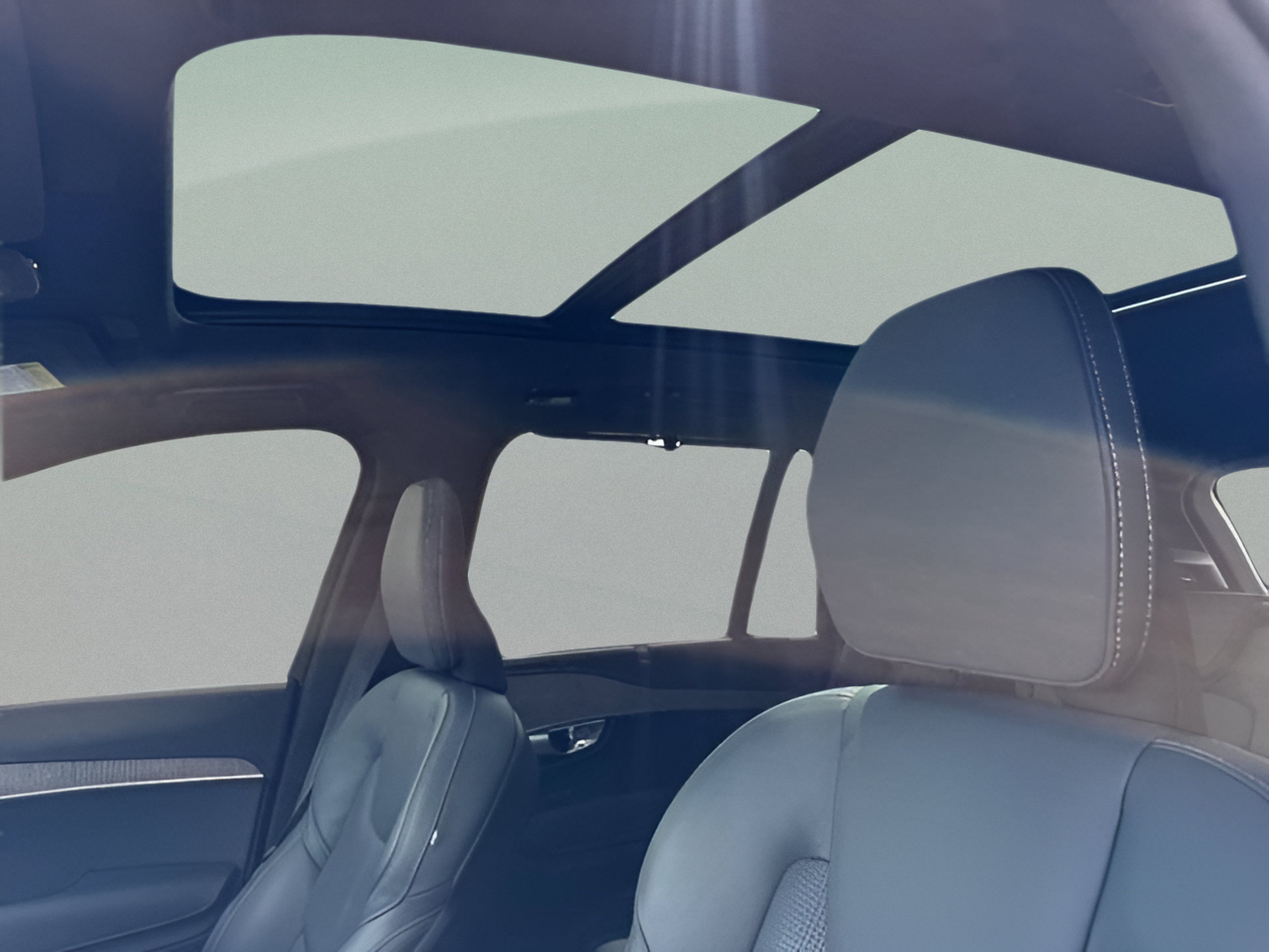 2024 Volvo XC90 Ultimate Bright Theme