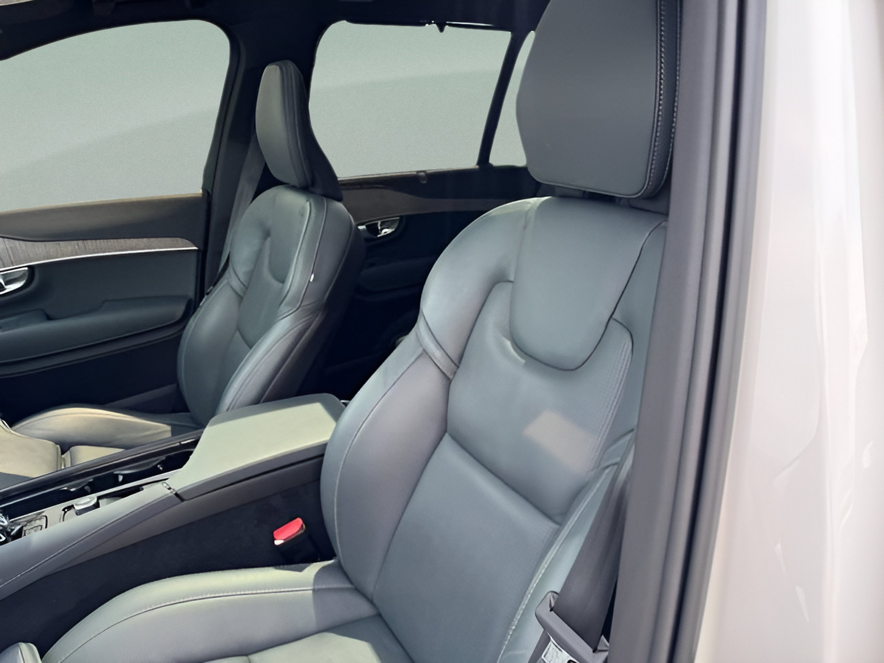 2024 Volvo XC90 Ultimate Bright Theme