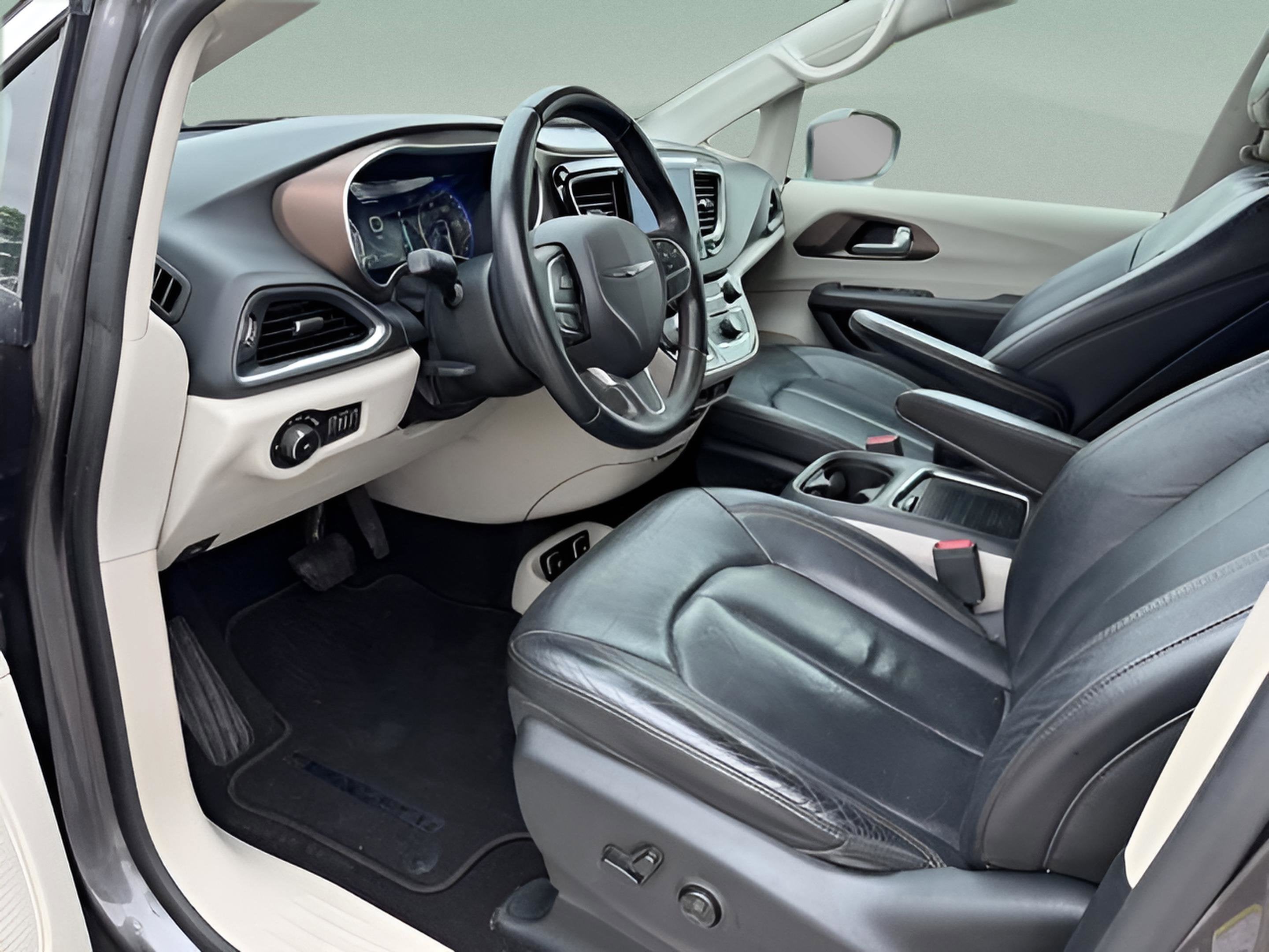 2017 Chrysler Pacifica Touring-L Plus