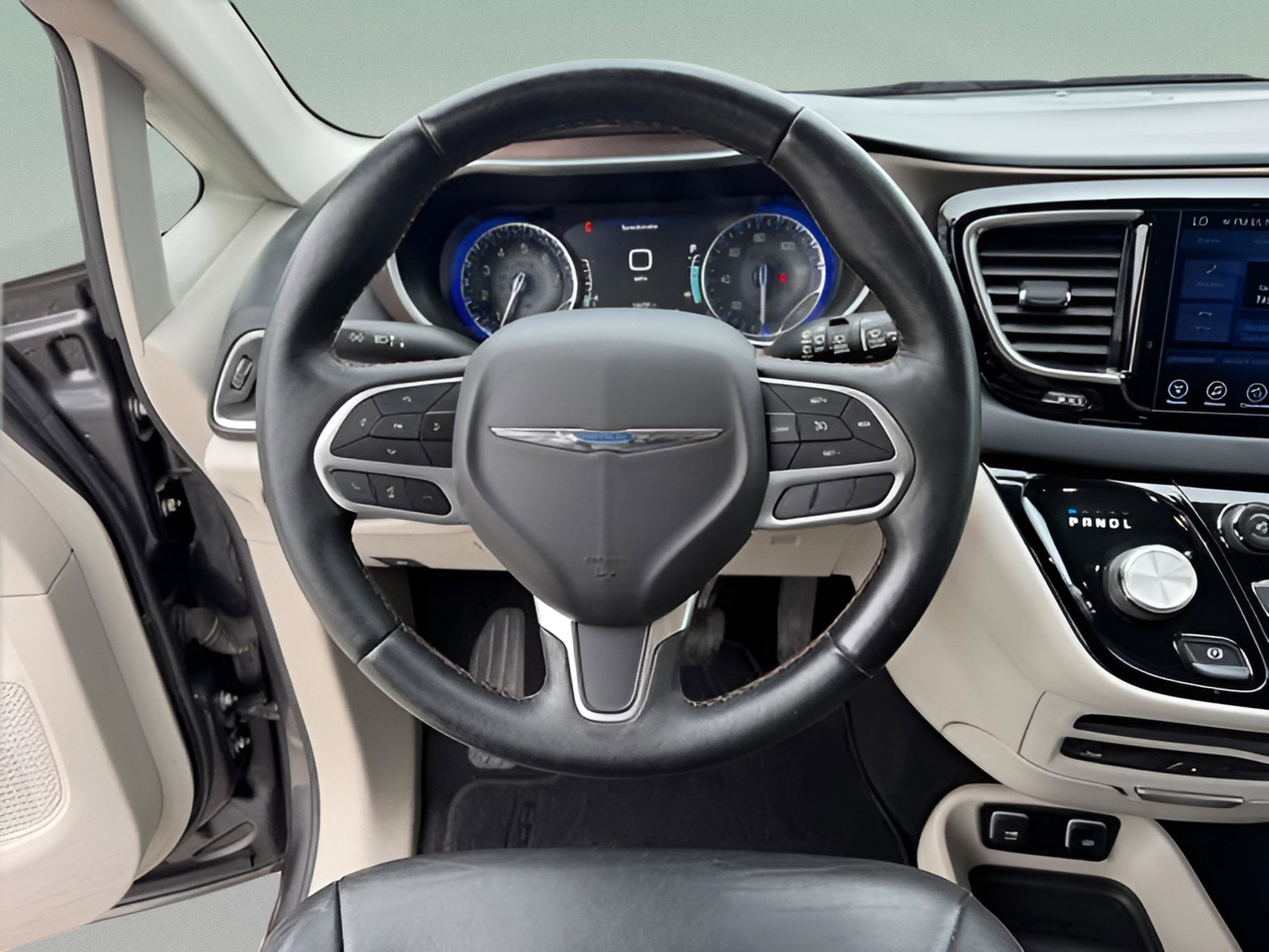 2017 Chrysler Pacifica Touring-L Plus
