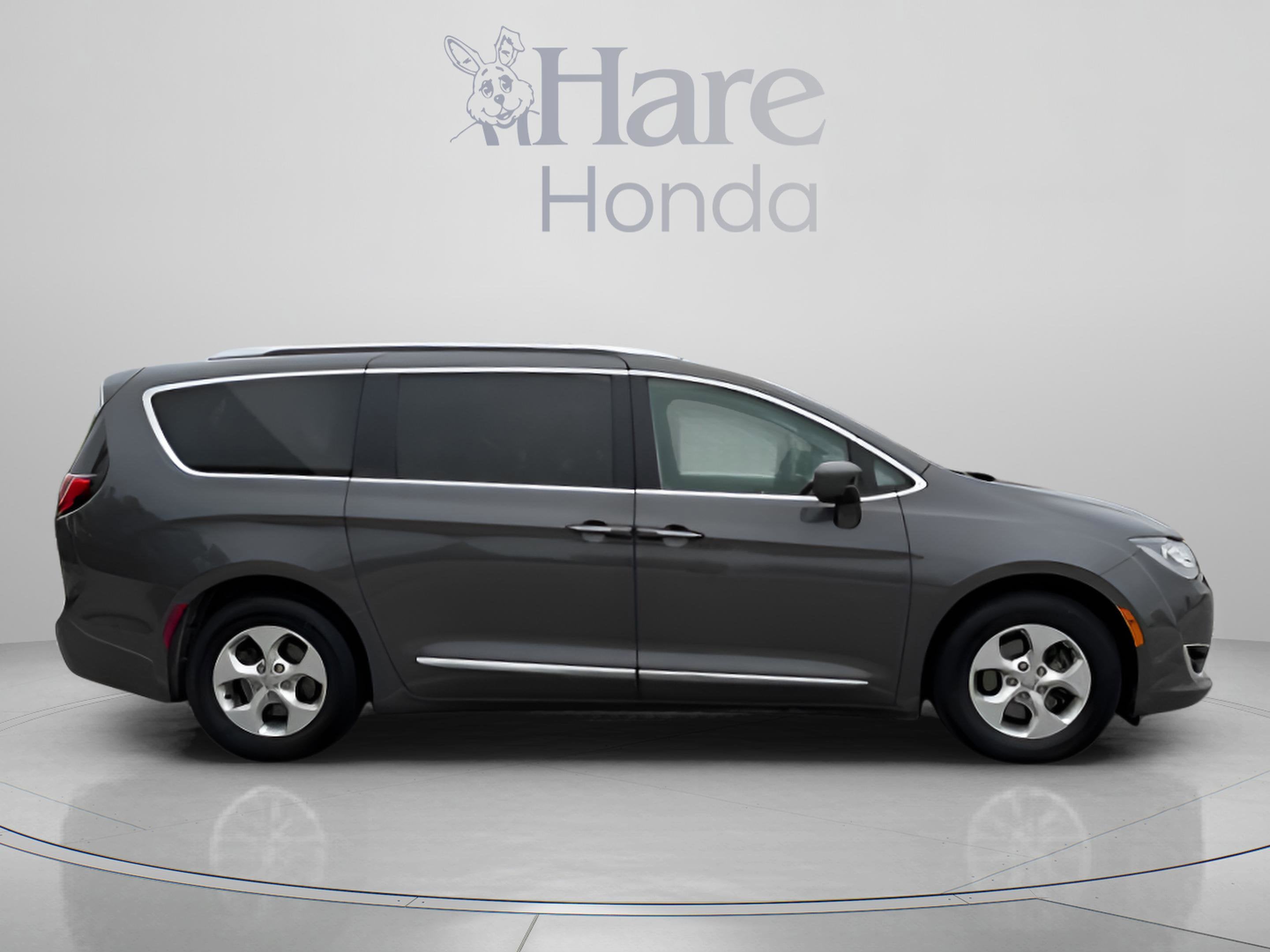 2017 Chrysler Pacifica Touring-L Plus