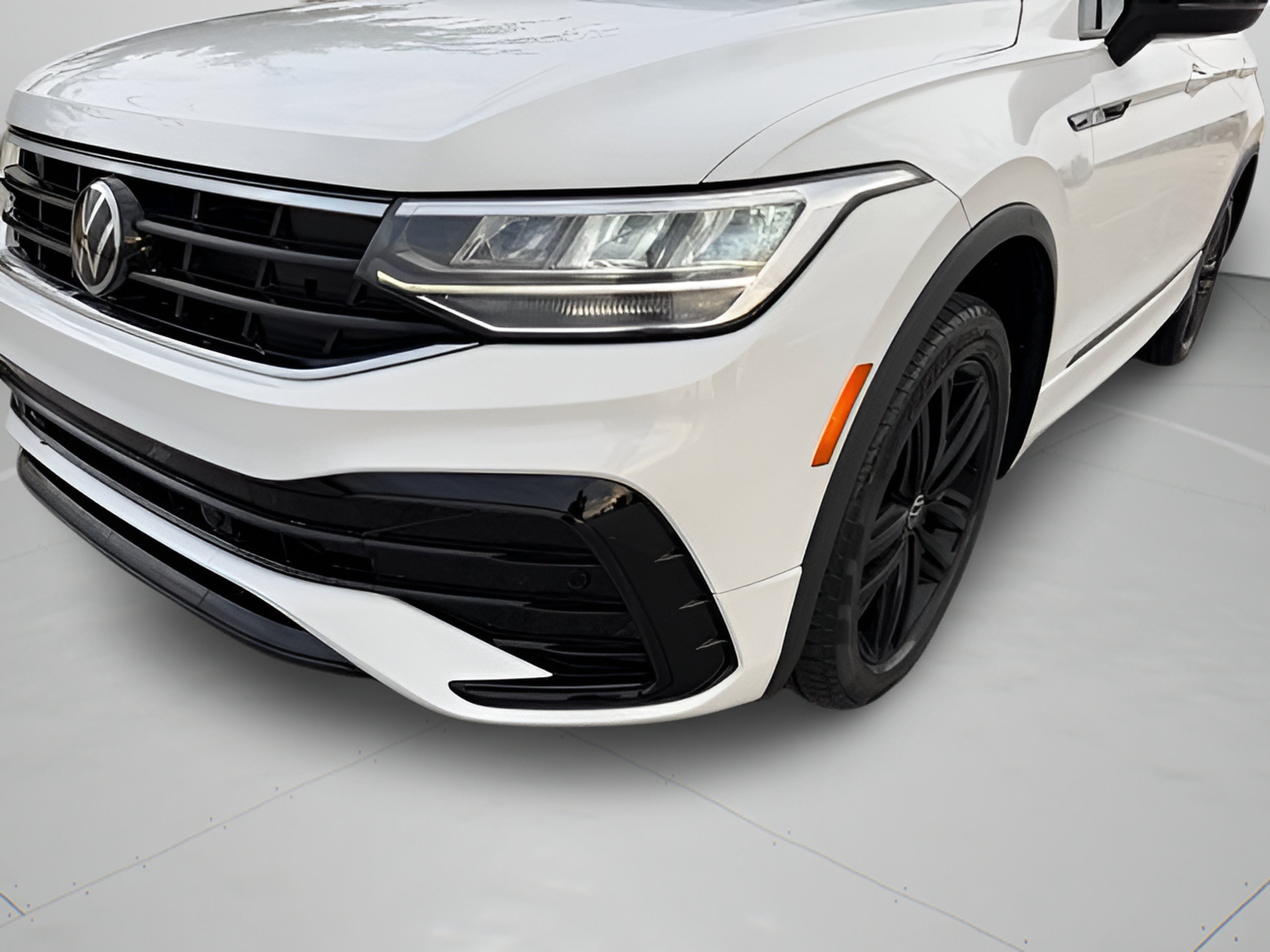 2022 Volkswagen Tiguan SE R-Line Black
