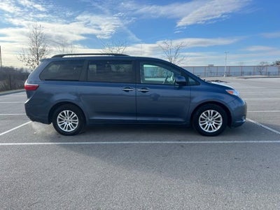 2017 Toyota Sienna XLE Premium