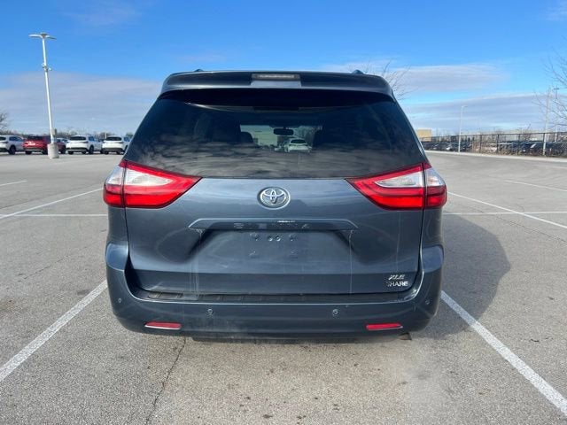 2017 Toyota Sienna XLE Premium