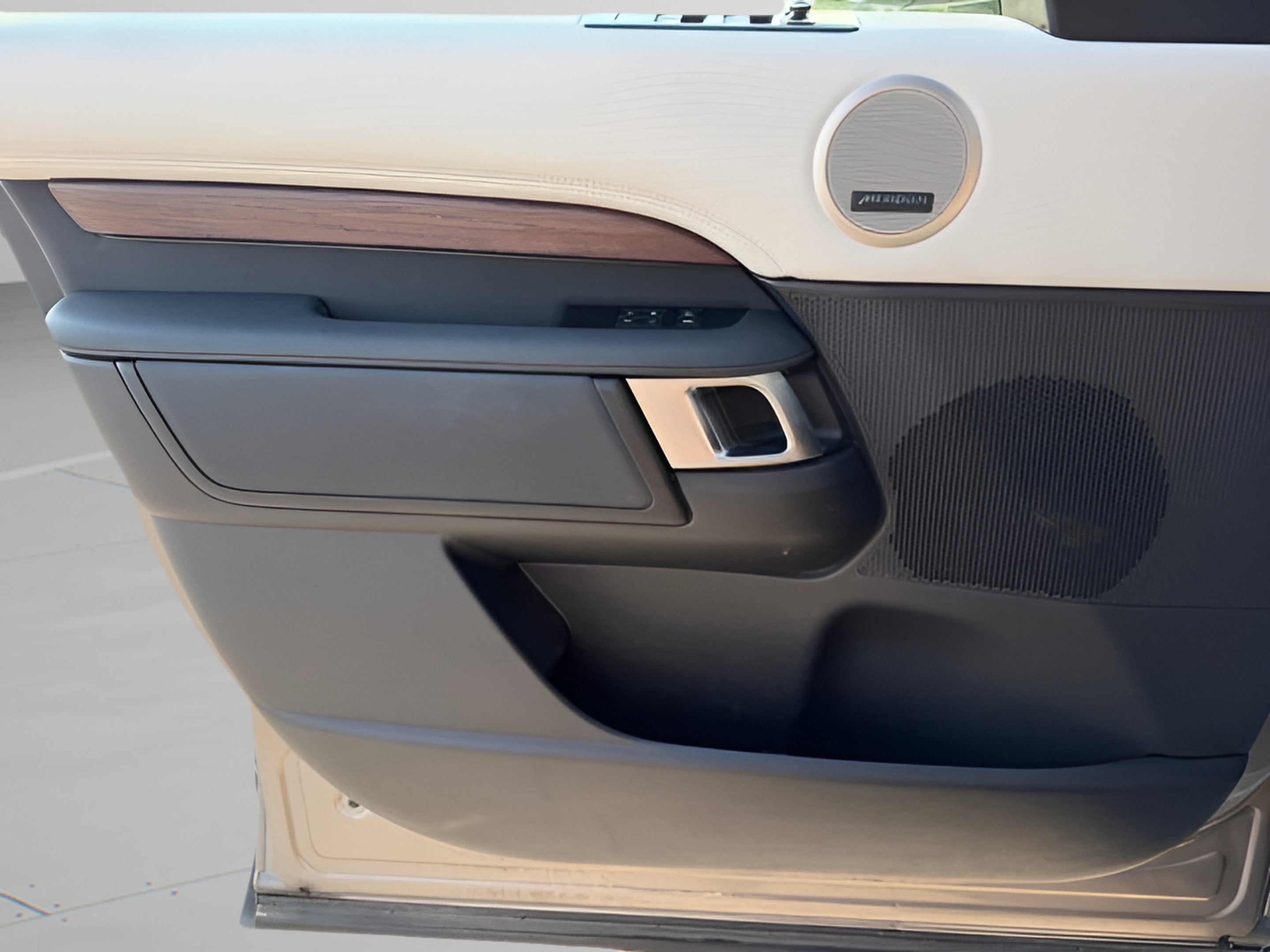 2021 Land Rover Discovery S R-Dynamic