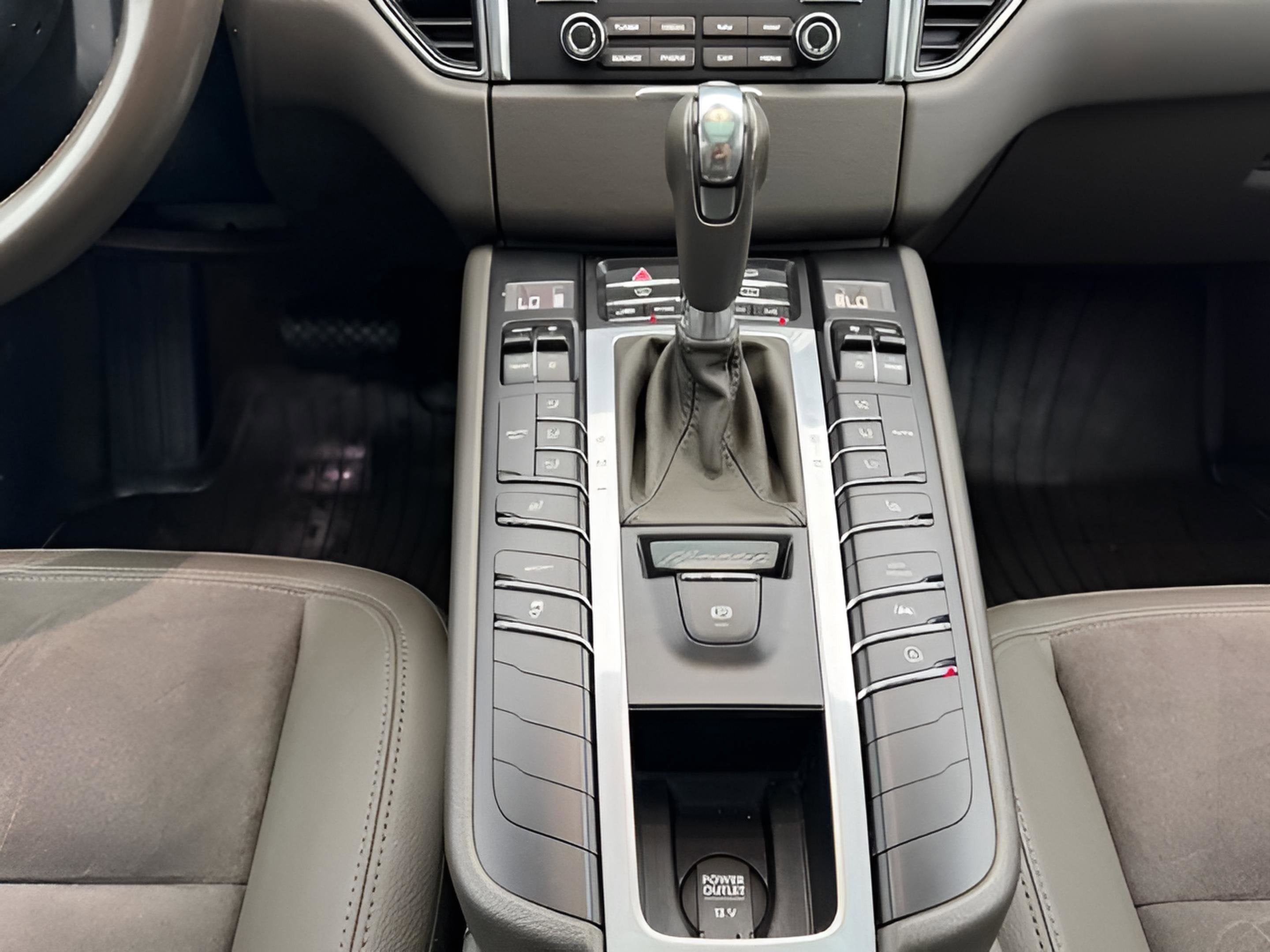 2018 Porsche Macan Base